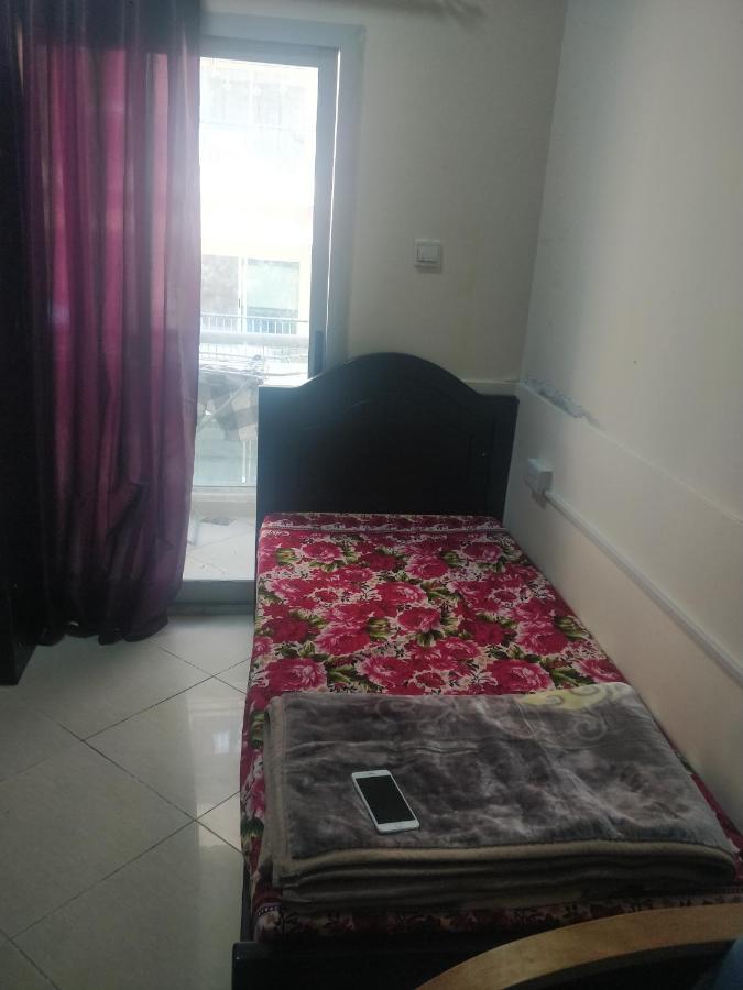 Furnished Apartment Дубай Екстериор снимка